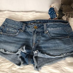 AMERICAN EAGLE WOMEN SHORT SIZE 4
